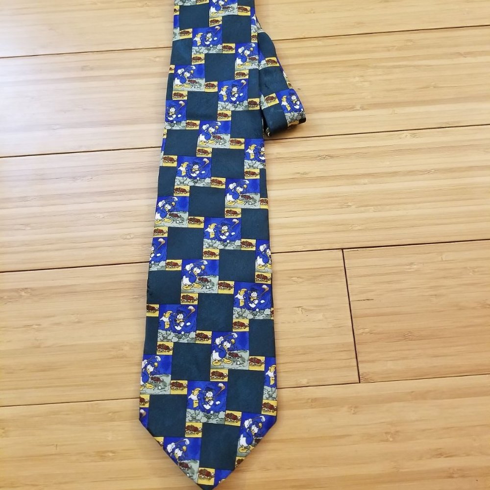 The Disney Store Donald Duck golfing tie